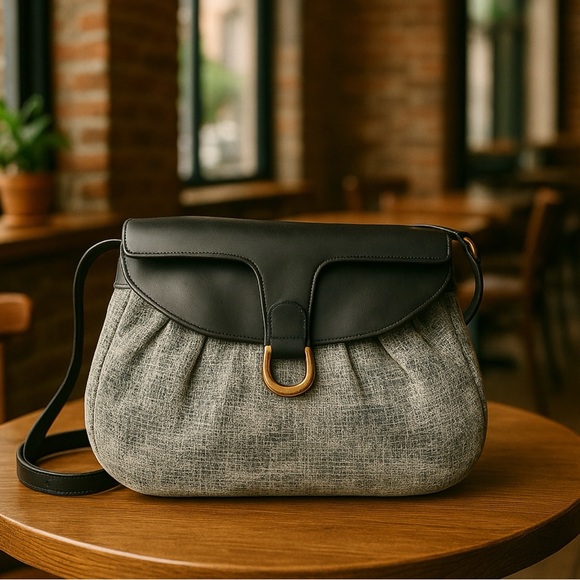 Gucci Black and Gray Crossbody Bag with Structured Design - Picture 2 of 9